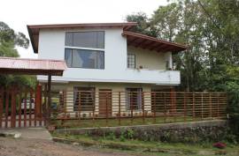 Excellent 5 Bed House For Sale In Portal de Mindo Ecuador