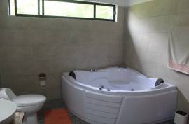 Excellent 5 Bed House For Sale In Portal de Mindo Ecuador