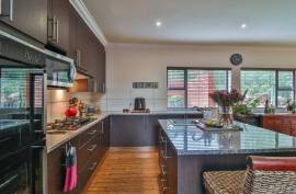 Luxury 5 Bed Villa For Sale in Blue Water Creek Estate Zwavelpoort South Africa