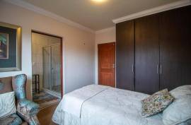 Luxury 5 Bed Villa For Sale in Blue Water Creek Estate Zwavelpoort South Africa