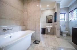 Luxury 5 Bed Villa For Sale in Blue Water Creek Estate Zwavelpoort South Africa