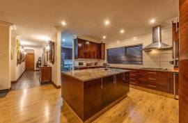 Luxury 5 Bed Villa For Sale in Blue Water Creek Estate Zwavelpoort South Africa