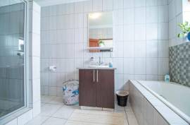 Luxury 5 Bed Villa For Sale in Blue Water Creek Estate Zwavelpoort South Africa