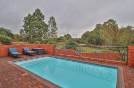 Luxury 5 Bed Villa For Sale in Blue Water Creek Estate Zwavelpoort South Africa