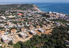 3 bedroom semi-detached luxury villa with sea views within walking distance of the centre of Praia da Luz