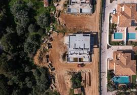 3 bedroom semi-detached luxury villa with sea views within walking distance of the centre of Praia da Luz