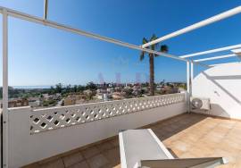 T2+1 villa in Lagos with sea views & communal pool