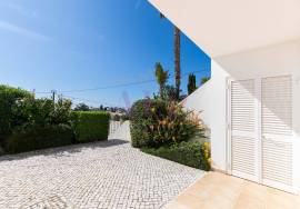 T2+1 villa in Lagos with sea views & communal pool