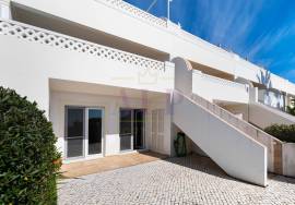 T2+1 villa in Lagos with sea views & communal pool