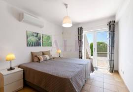 T2+1 villa in Lagos with sea views & communal pool