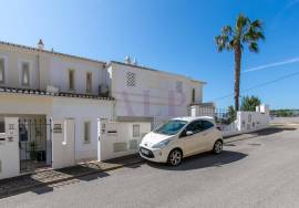 T2+1 villa in Lagos with sea views & communal pool