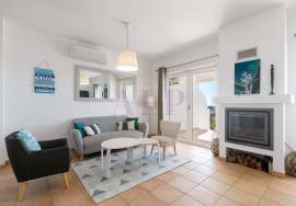 T2+1 villa in Lagos with sea views & communal pool