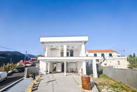 Luxury 4 Bedroom Villa in Ponta do Sol: A Haven of Elegance and Comfort Luxury 4 Bedroom Villa in Ponta do Sol: A Haven of Elegance and Comfort