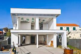 Luxury 4 Bedroom Villa in Ponta do Sol: A Haven of Elegance and Comfort Luxury 4 Bedroom Villa in Ponta do Sol: A Haven of Elegance and Comfort