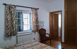 Detached 3 bedroom villa with garage - 18000 m2 of land with olive trees in Macedo de Cavaleiros