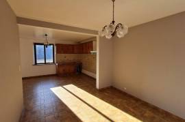 Flats / Apartments for rent - 2 rooms - 85 m2 - GUILLAC - (56800)