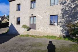 Flats / Apartments for rent - 2 rooms - 85 m2 - GUILLAC - (56800)