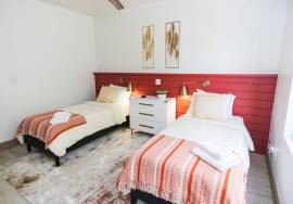 RH-291 Luxurious Fully Furnished 2 bed 2 bath apartment, Little Dix Hill