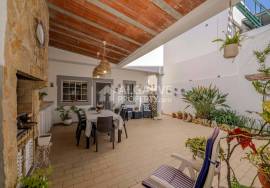 3-Bedroom Villa with Rooftop Terrace and Patio – Olhão Centre | Close to Ria Formosa