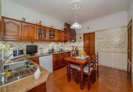 3-Bedroom Villa with Rooftop Terrace and Patio – Olhão Centre | Close to Ria Formosa