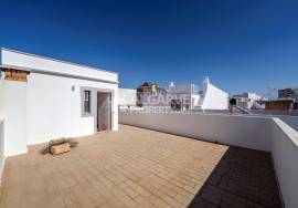 3-Bedroom Villa with Rooftop Terrace and Patio – Olhão Centre | Close to Ria Formosa