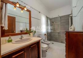 3-Bedroom Villa with Rooftop Terrace and Patio – Olhão Centre | Close to Ria Formosa
