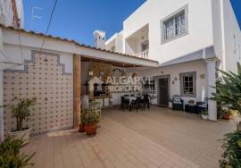 3-Bedroom Villa with Rooftop Terrace and Patio – Olhão Centre | Close to Ria Formosa