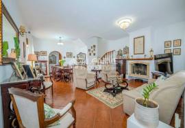 3-Bedroom Villa with Rooftop Terrace and Patio – Olhão Centre | Close to Ria Formosa