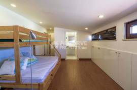 3+1 bedroom villa with garden and pool located in a residential area in Albufeira, Algarve