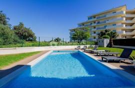 3+1 bedroom villa with garden and pool located in a residential area in Albufeira, Algarve