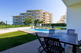 3+1 bedroom villa with garden and pool located in a residential area in Albufeira, Algarve