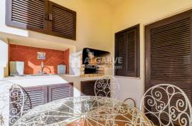 3+1 bedroom villa with garden and pool located in a residential area in Albufeira, Algarve
