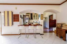 3+1 bedroom villa with garden and pool located in a residential area in Albufeira, Algarve