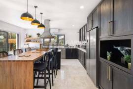 Renovated 6-Bed Villa with Pool near the Golden Triangle