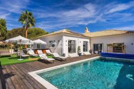 Renovated 6-Bed Villa with Pool near the Golden Triangle