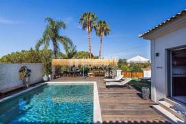 Renovated 6-Bed Villa with Pool near the Golden Triangle