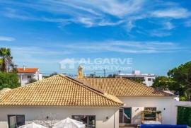 Renovated 6-Bed Villa with Pool near the Golden Triangle