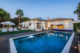 Renovated 6-Bed Villa with Pool near the Golden Triangle