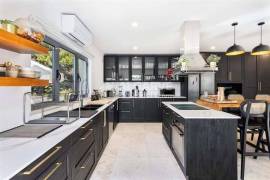 Renovated 6-Bed Villa with Pool near the Golden Triangle