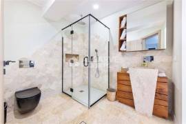 Renovated 6-Bed Villa with Pool near the Golden Triangle