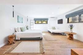 Renovated 6-Bed Villa with Pool near the Golden Triangle