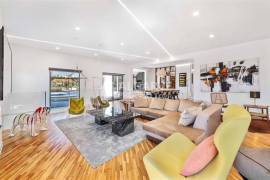 Renovated 6-Bed Villa with Pool near the Golden Triangle