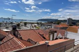 fully renovated T1 Sesimbra harbour