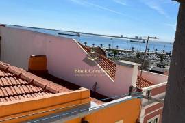 fully renovated T1 Sesimbra harbour