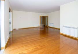 3 Bedroom Apartment | Private Condominium Páteo Sá Miranda | Alto de Sto. Amaro | Alcântara