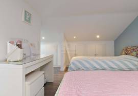 House T3+1 | Attic & Basement | Refurbished | Outdoor Patio | Mulberry | Estoril