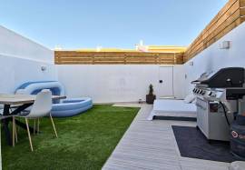 House T3+1 | Attic & Basement | Refurbished | Outdoor Patio | Mulberry | Estoril