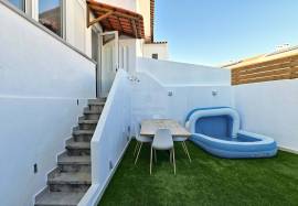 House T3+1 | Attic & Basement | Refurbished | Outdoor Patio | Mulberry | Estoril