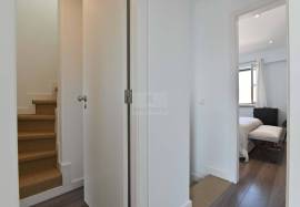 House T3+1 | Attic & Basement | Refurbished | Outdoor Patio | Mulberry | Estoril