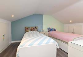 House T3+1 | Attic & Basement | Refurbished | Outdoor Patio | Mulberry | Estoril
